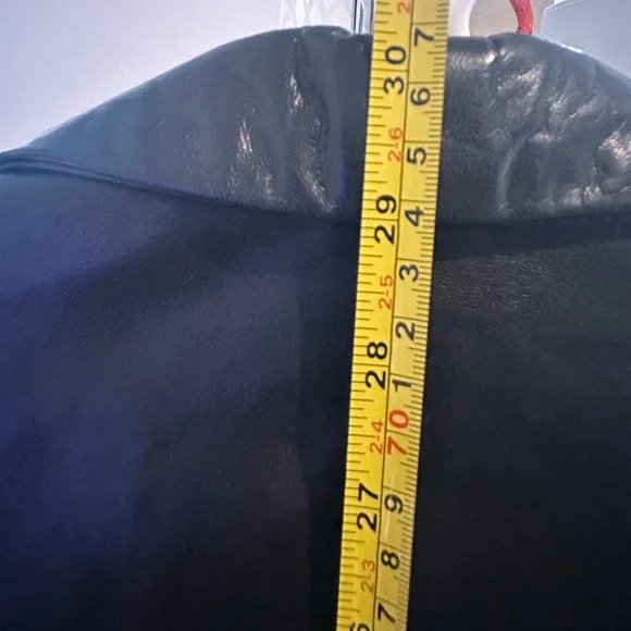 Leather jacket - Picture 4 of 14